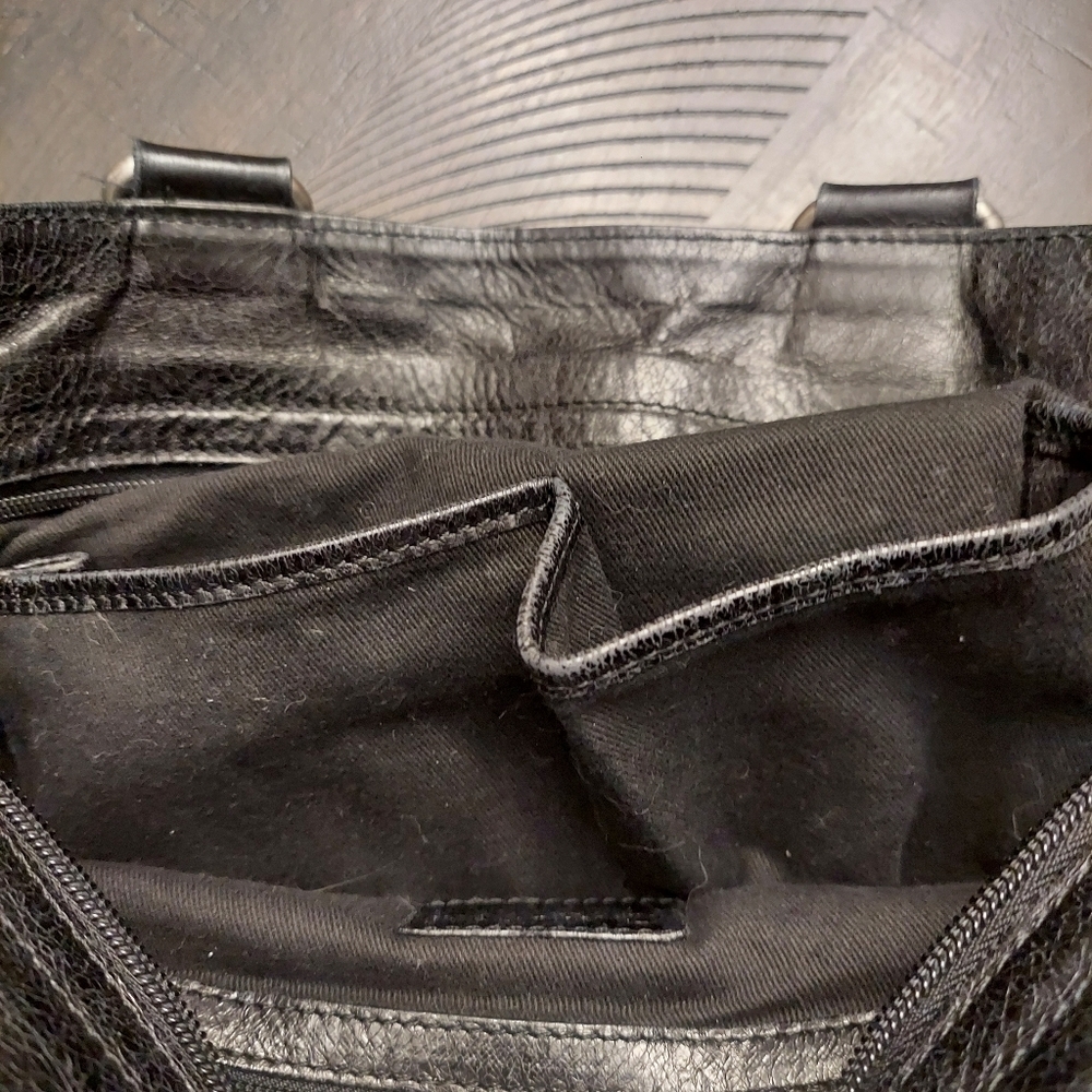 GARNET HILL Leather Fold Over Arm/Crossbody Bag - Picture 6 of 15
